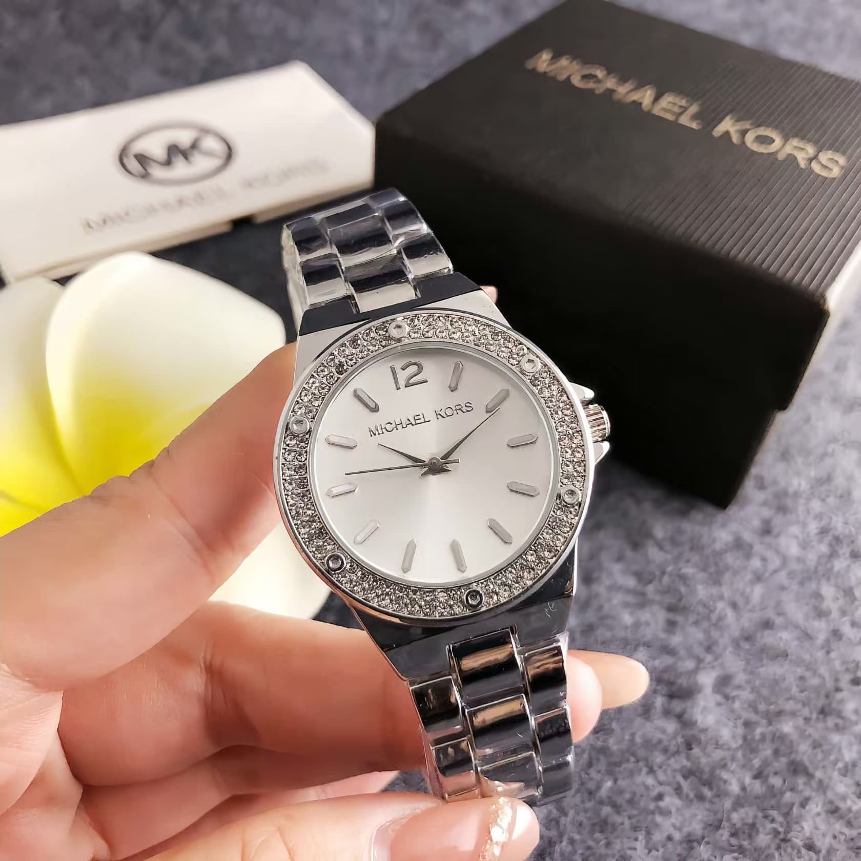 Модные роскошные женские часы  – обзор и цена Luxury Watch Photo