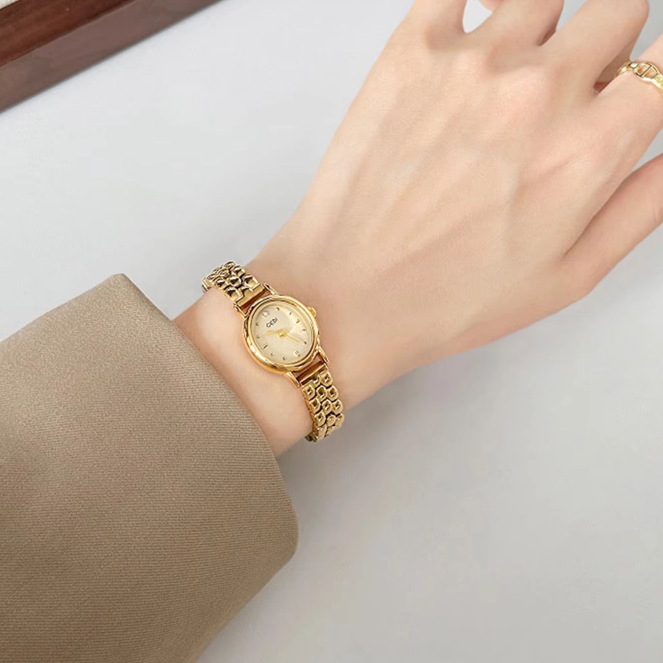 Женские оригинальные часы клас – обзор и цена Luxury Watch On Sale
