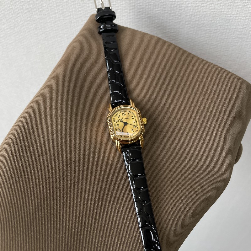 Винтажные овальные женские ква – обзор и цена Luxury Watch Gold And Black