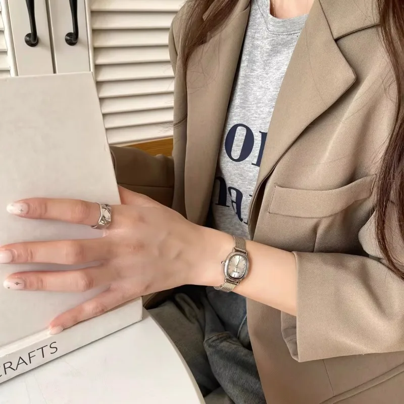 Зеленые часы с маленьким оваль – обзор и цена Luxury Watch Ladies
