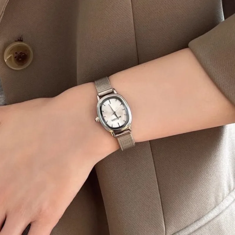 Зеленые часы с маленьким оваль – обзор и цена Luxury Watch Ladies